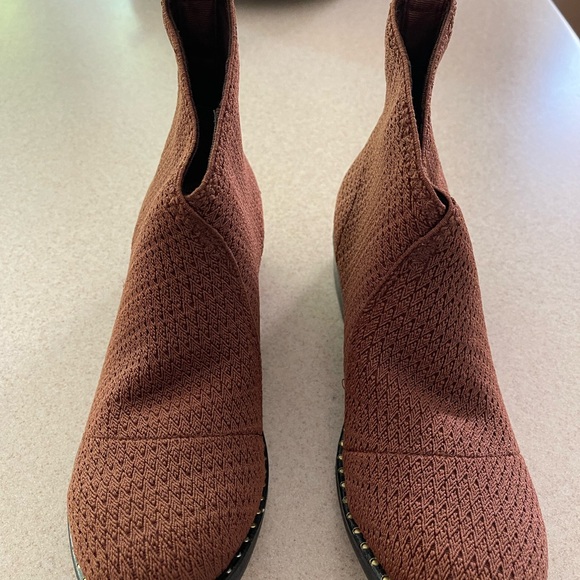 Charleston shoe company booties, size 8, never worn - Picture 2 of 4